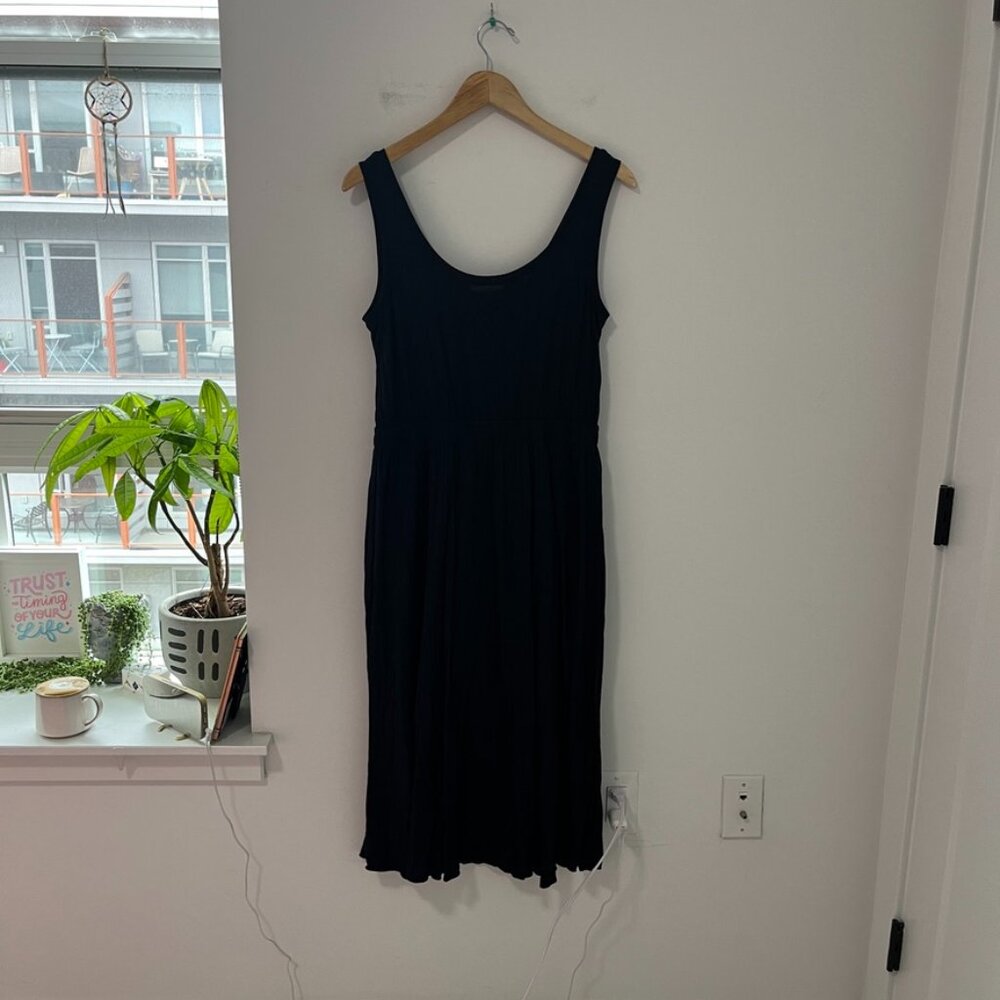 Vince Dark Navy Blue Pleated Flowy Midi Dress Size Medium